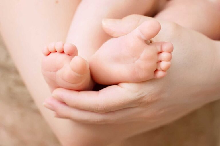 Khi nào cần vật lý trị liệu chân cho trẻ sơ sinh?