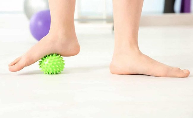 Cách tập vật lý trị liệu cho trẻ có bàn chân bẹt