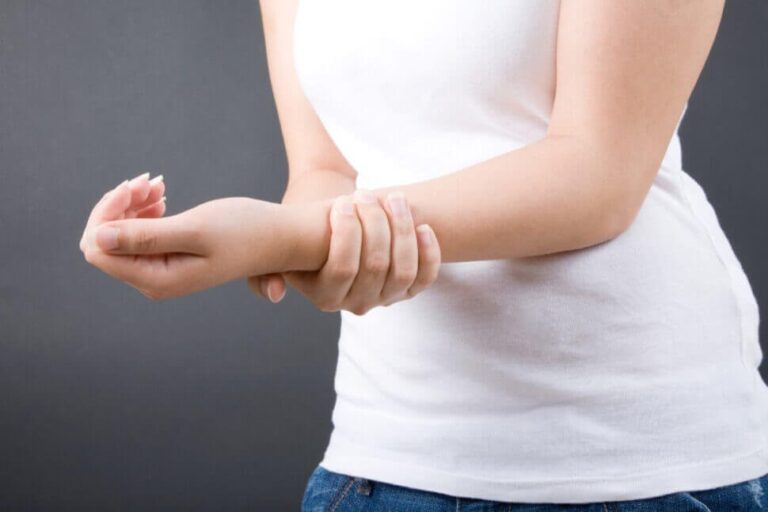 Hội chứng ống cổ tay ở các bà mẹ đang cho con bú:  Làm thế nào để giảm đau?