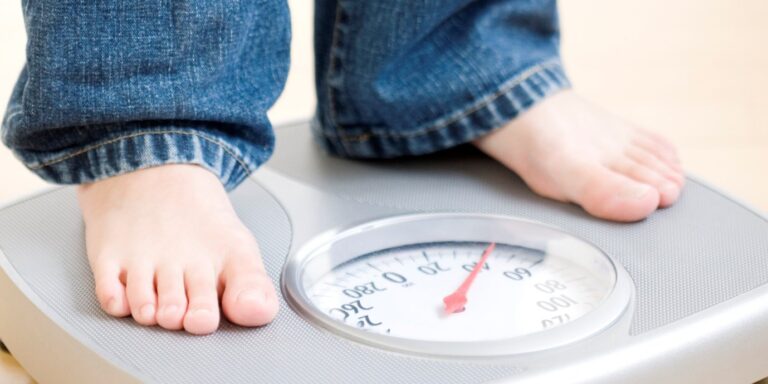 Trẻ 30 tháng nặng bao nhiêu kg là vừa?