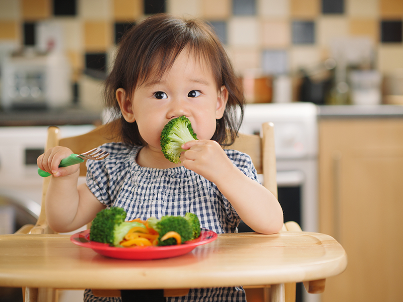 Tập cho trẻ ăn rau từ nhỏ