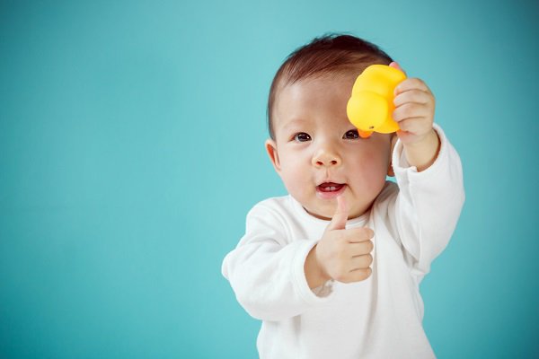 Trẻ 11 tháng tuổi: Chế độ dinh dưỡng và chăm sóc răng miệng