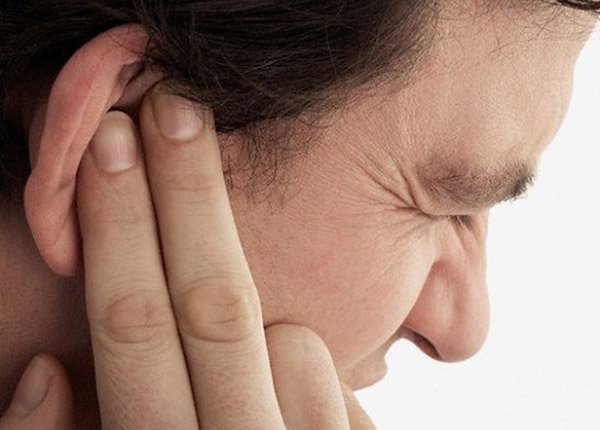 Chảy nước vàng ở vành tai : Cảnh giác viêm tai ngoài cấp tính