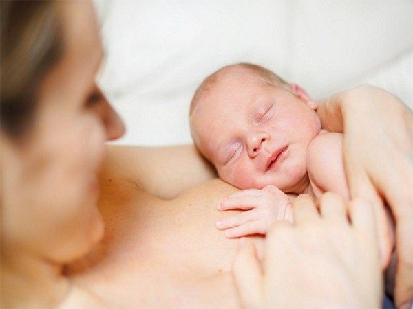 Chăm sóc sơ sinh thiết yếu sau mổ lấy thai