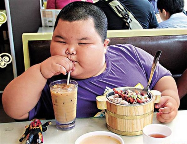 Điều chỉnh chế độ ăn cho trẻ thừa cân béo phì
