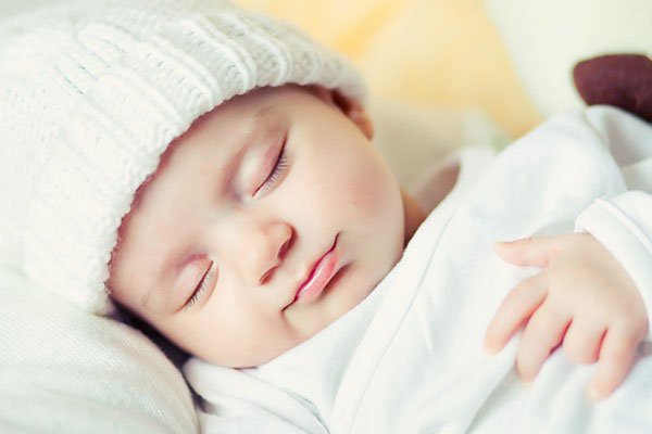 Trẻ sơ sinh ngủ nhiều có đáng lo?