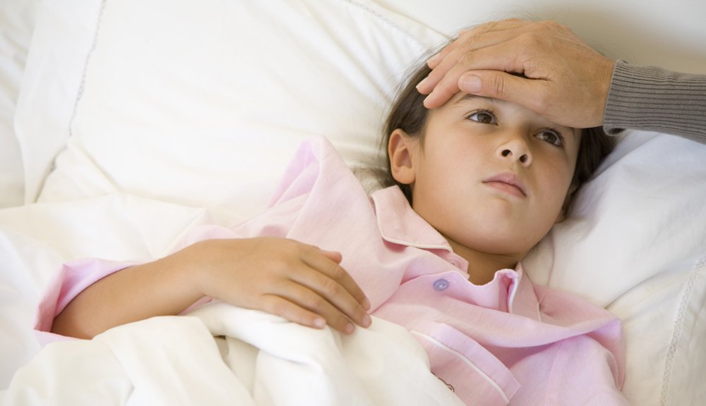 Làm thế nào khi trẻ bị sốt cao, viêm loét họng?