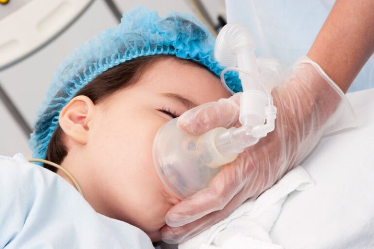Suy hô hấp do bệnh màng trong ở trẻ sinh non