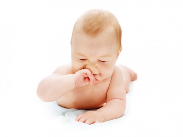 Trẻ bị nghẹt mũi: Phải làm sao để giúp trẻ đỡ khó chịu?