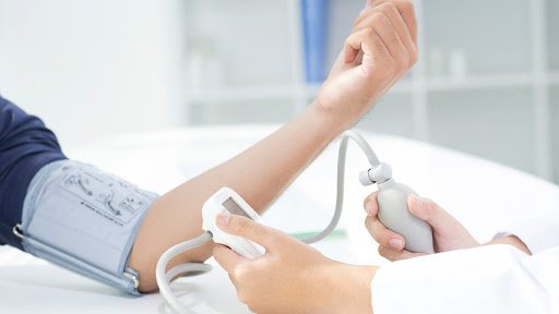 Có cần tiếp tục uống thuốc khi huyết áp đã ổn định?