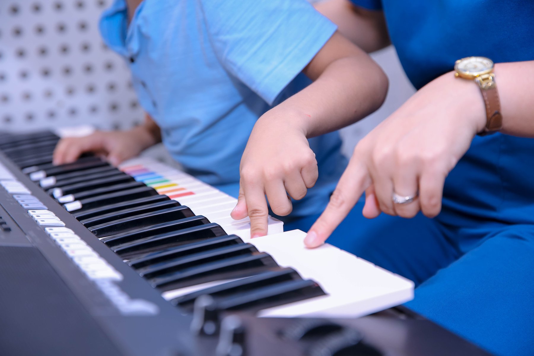 Bí quyết nuôi dạy trẻ thông minh: Chơi nhạc