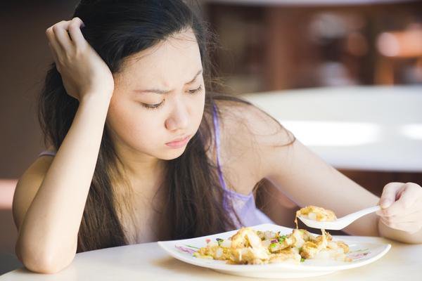Làm gì khi bị đau đầu buồn nôn mệt mỏi chán ăn?