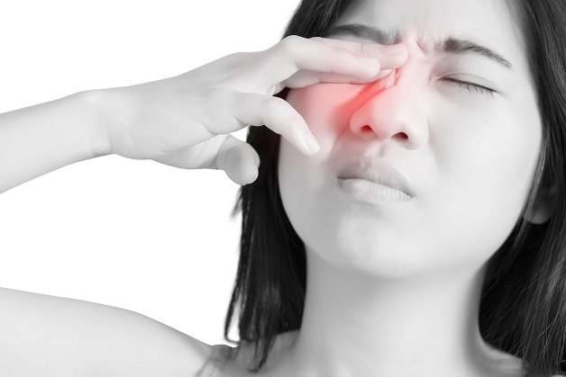 Đau mí mắt kèm chảy ghèn là dấu hiệu bệnh gì?