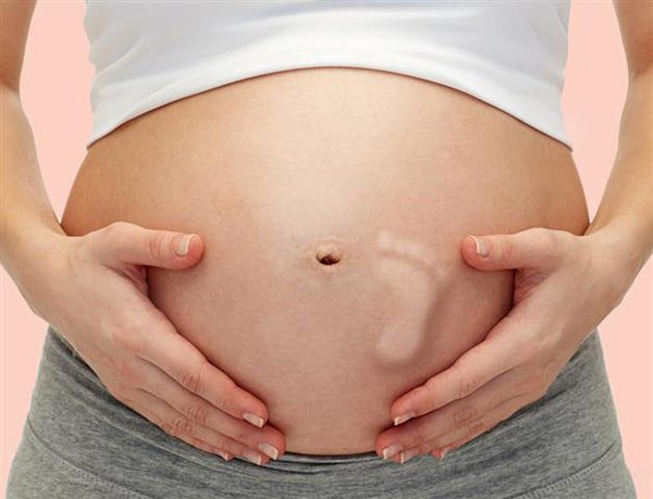 Bầu 33 tuần thai đạp nhiều có sao không?