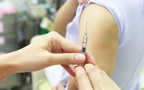 Đang sử dụng thuốc tránh thai hằng ngày có tiêm vắc-xin HPV được không?