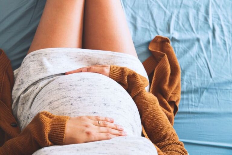 Ra máu khi mang thai 34 tuần có nguy hiểm không?