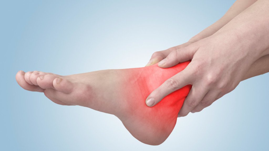 Vết khâu ở chân xuất hiện mủ và ngứa có phải do nhiễm trùng không?