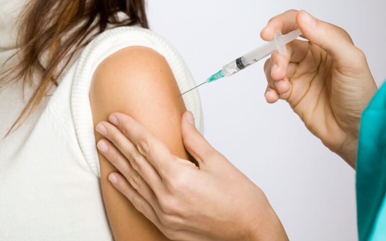 Tiêm vắc xin cúm có ảnh hưởng đến thai nhi?