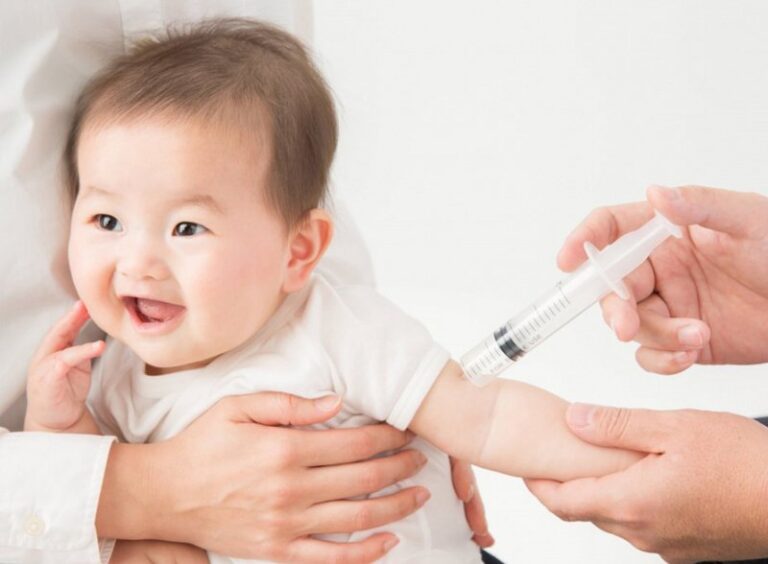 Trẻ 4 tuổi chưa tiêm vắc-xin viêm gan B có tiêm được nữa không?