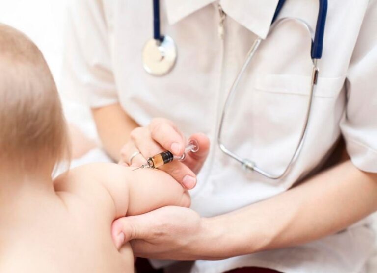 Trẻ cần được tiêm bao nhiêu mũi vắc-xin cúm?