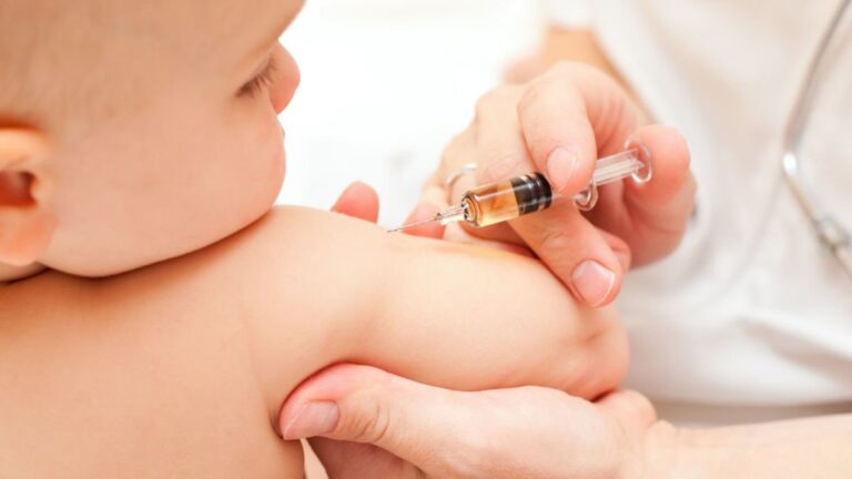 Vắc-xin viêm não Nhật Bản có tiêm cùng vắc-xin sởi được không?