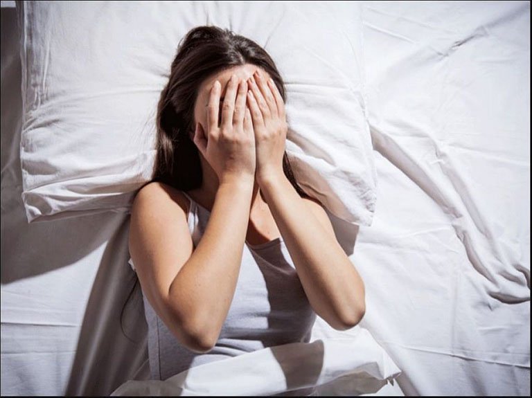 Thức giấc giữa đêm, không ngủ được tiếp là triệu chứng của bệnh gì?