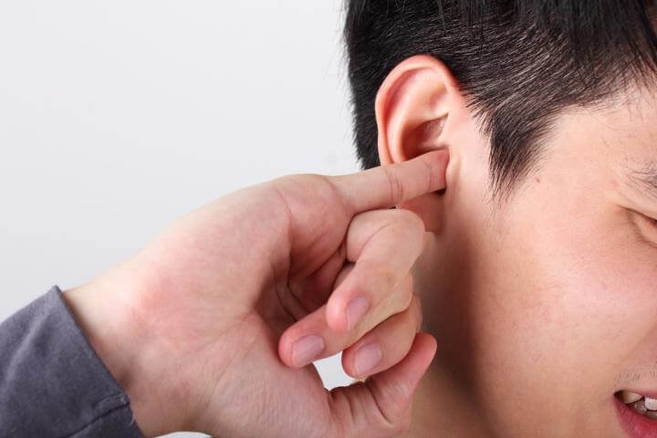Ngứa tai, nghẹn họng là dấu hiệu bệnh gì?
