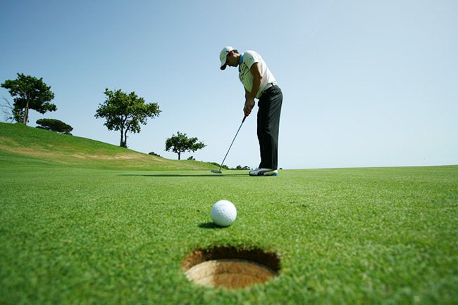 Thăng bằng khi chơi golf giúp bạn có những cú swing dễ dàng hơn