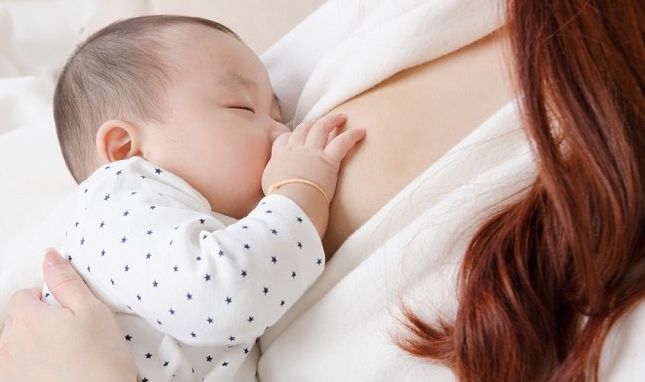 Trẻ sơ sinh ngủ nhiều tốt không