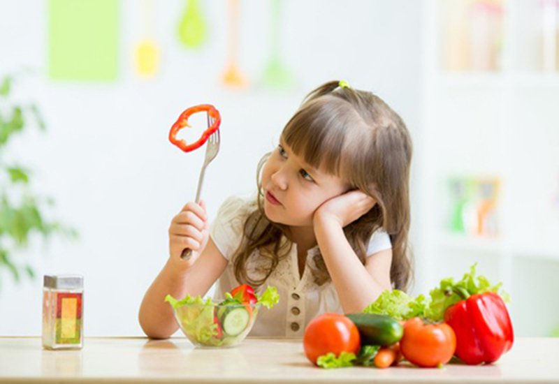 tập thói quen ăn rau cho trẻ